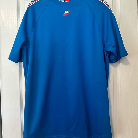 Nike Sportswear® Loose Fit Raglan Sleeve Drop Taped Tee in Blue Size Medium - Picture 3 of 7